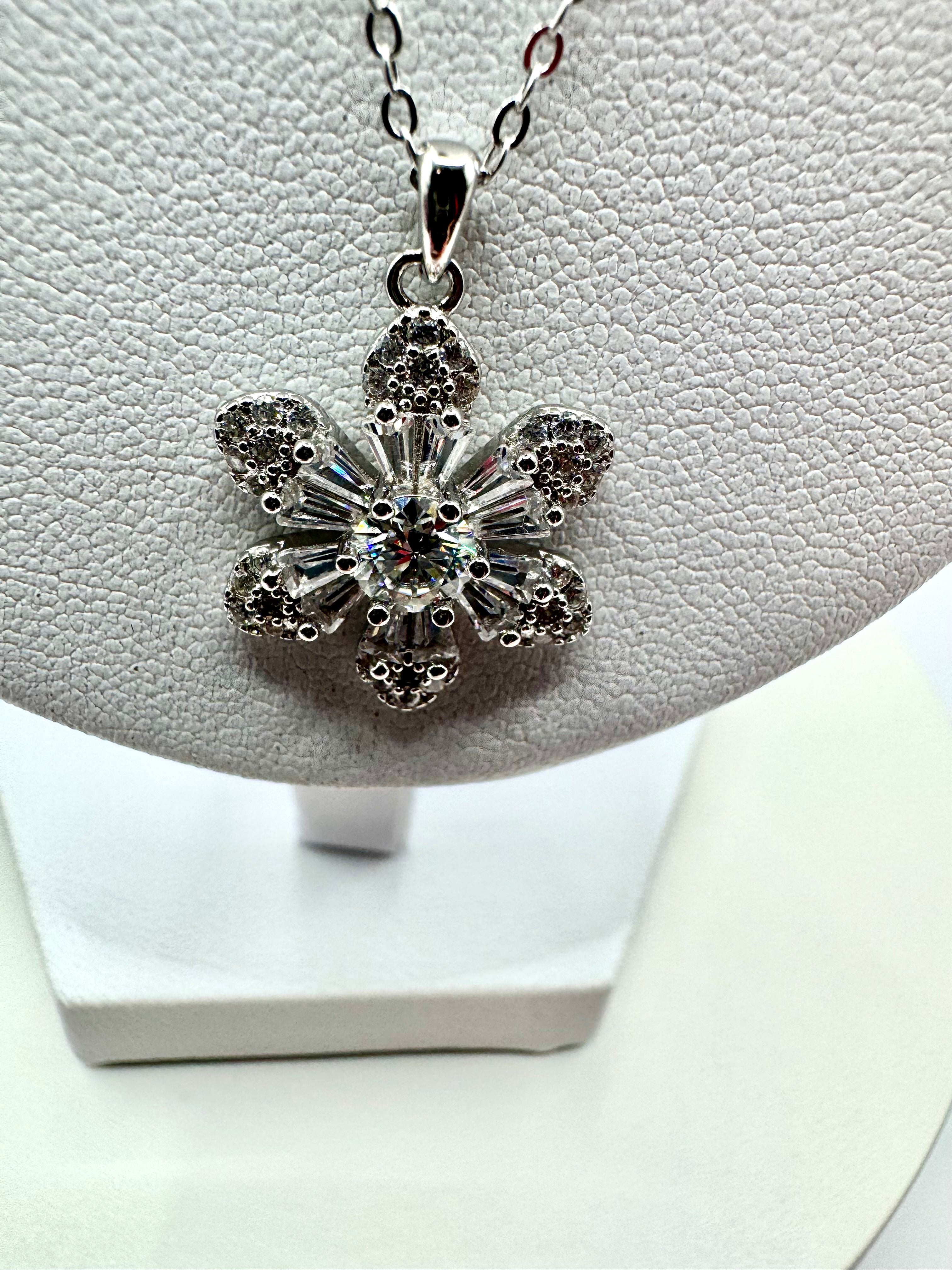 Flower moissanite necklace
