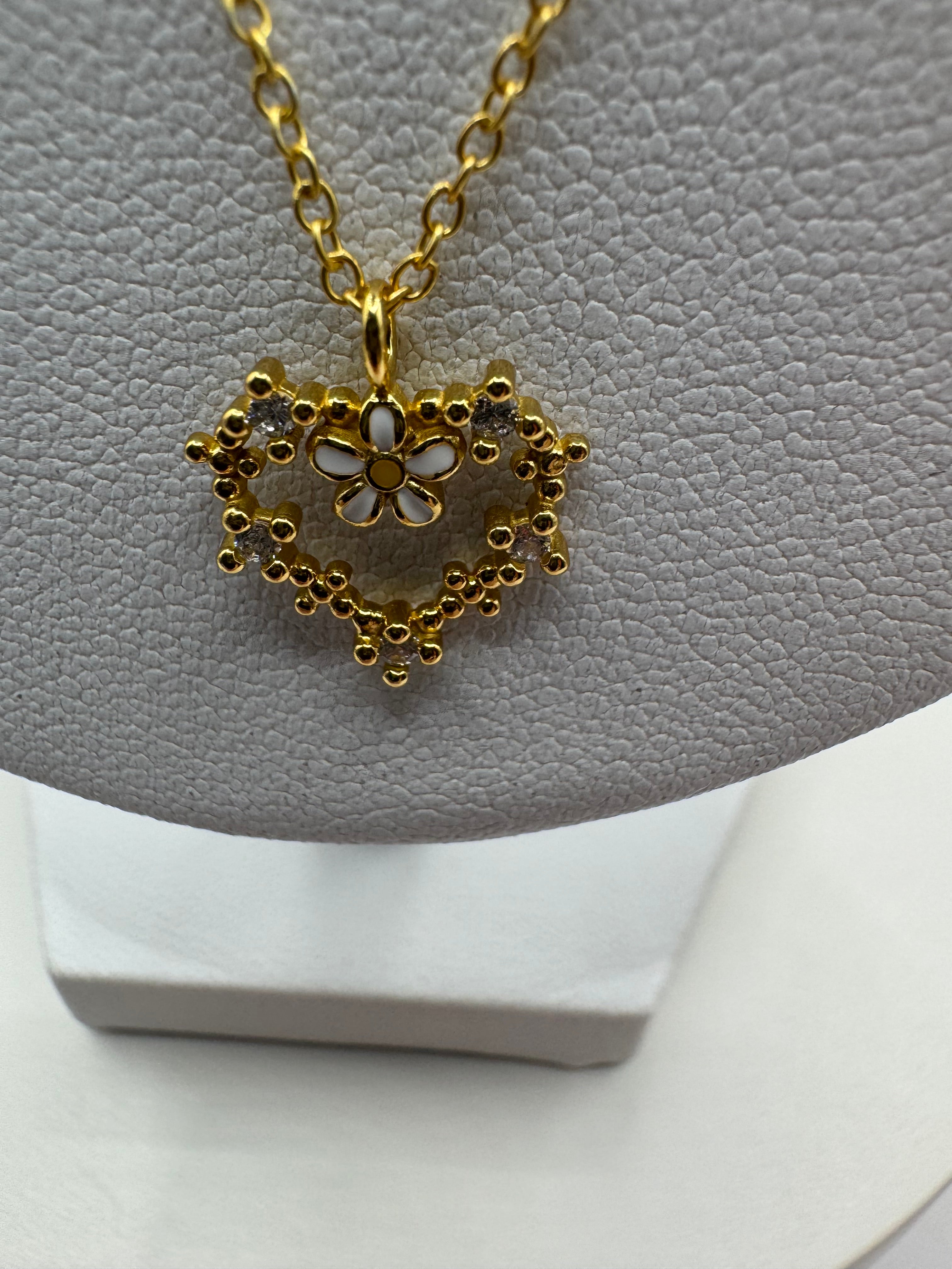Gold Plated Heart Necklace with Delicate Flower Detail and Sparkling Beads for Women's Fashion