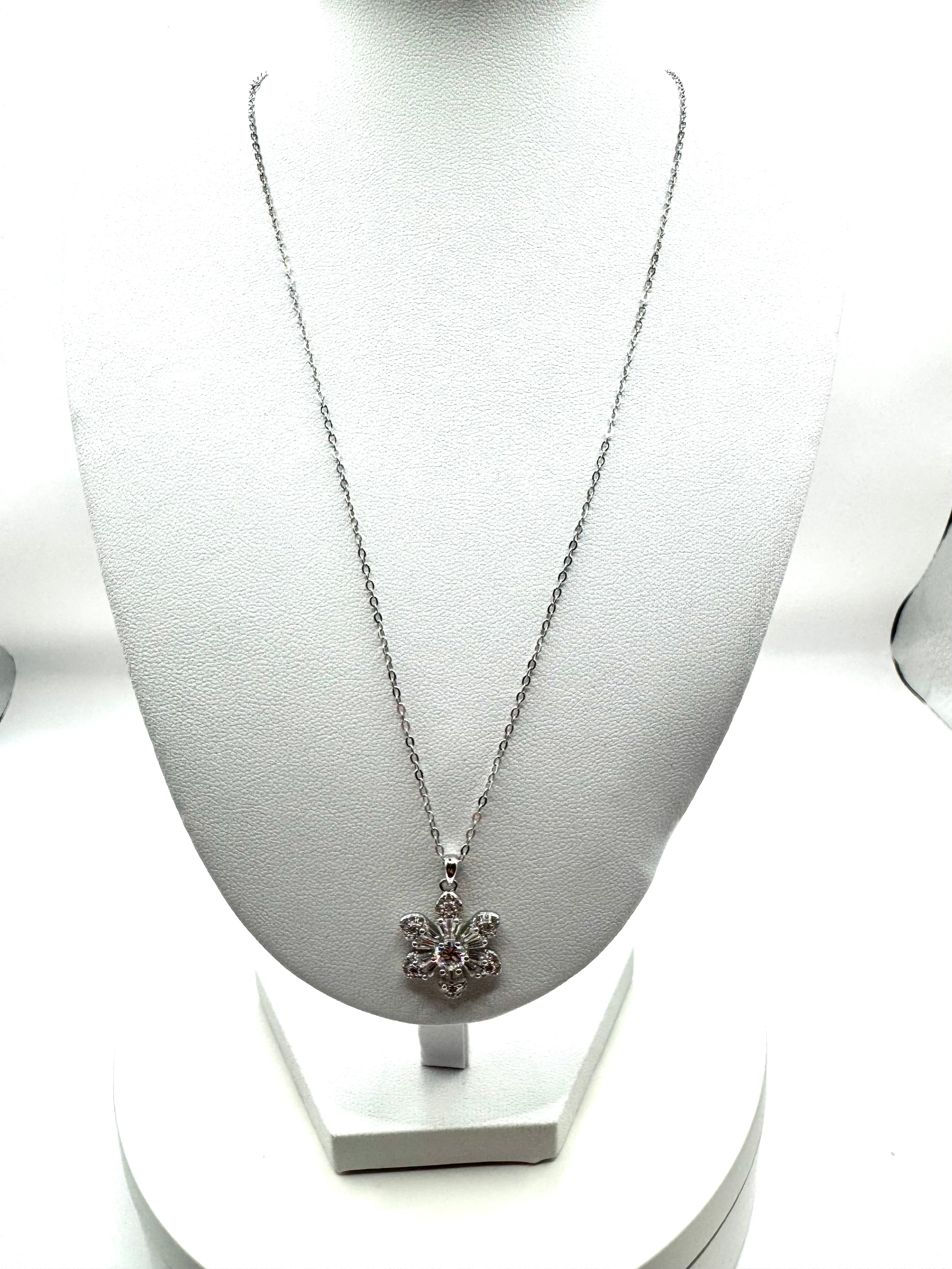 Flower moissanite necklace